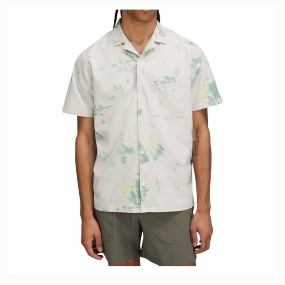 Men’s Lululemon Airing Easy CamButton Down Shirt L Off-white Green Tie-Dye